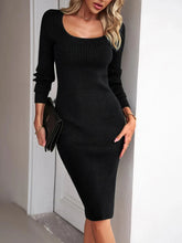 Carregar imagem no visualizador da galeria, Elegant Ribbed Midi Dress with Side Slit
